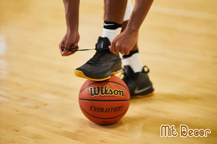 chơi bóng rổ đi giày gì