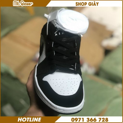 cửa hàng Giày Nike Air Jordan 1 Low Panda Đen Trắng Da Nhăn tại hcm